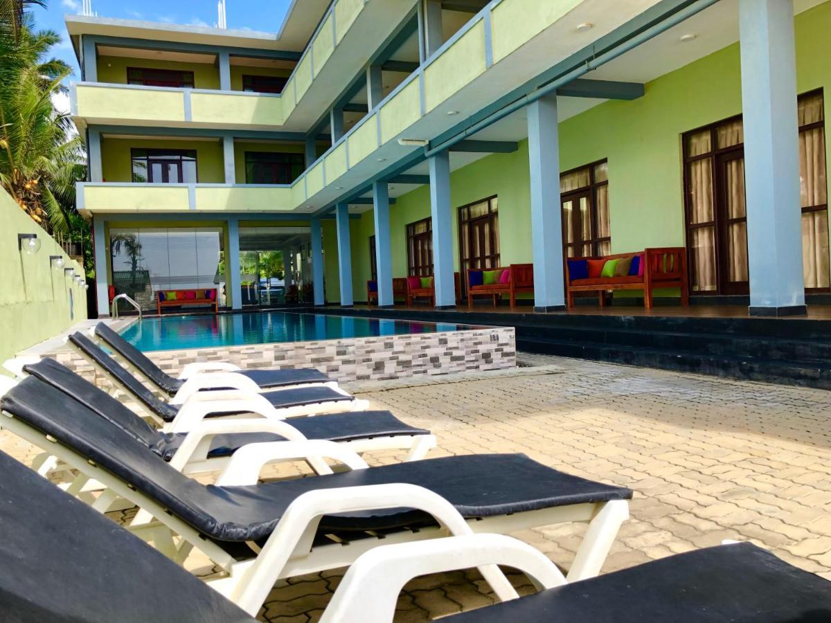 Serenade Beach Hotel Хіккадува Екстер'єр фото