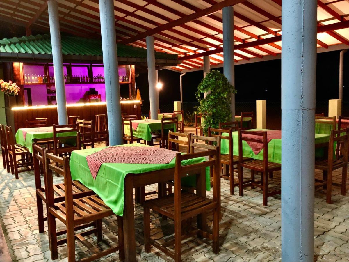 Serenade Beach Hotel Хіккадува Екстер'єр фото