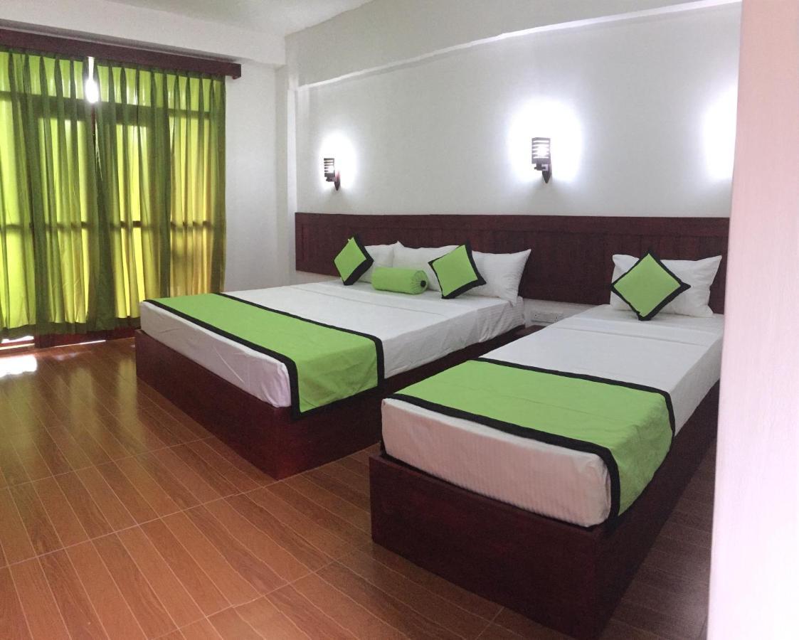 Serenade Beach Hotel Хіккадува Екстер'єр фото