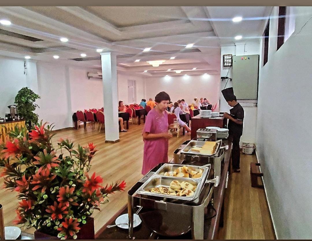 Serenade Beach Hotel Хіккадува Екстер'єр фото